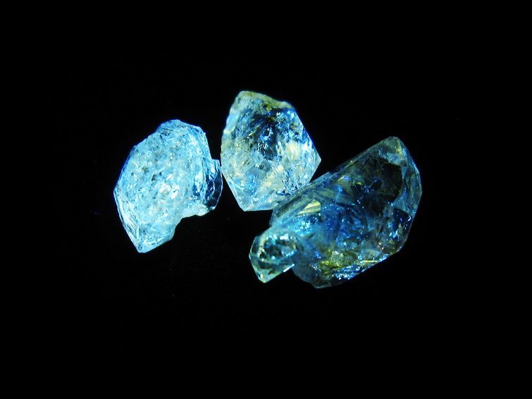 オイルインクォーツ 原石 石油入り 水晶 171-5209