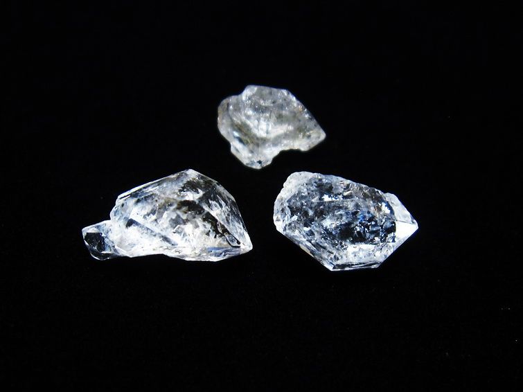 オイルインクォーツ 原石 石油入り 水晶 171-5209