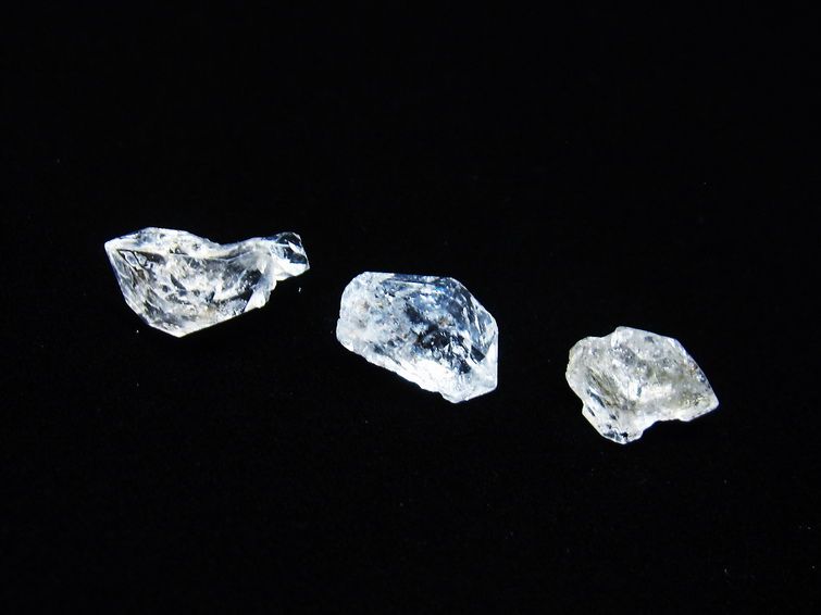 オイルインクォーツ 原石 石油入り 水晶 171-5209