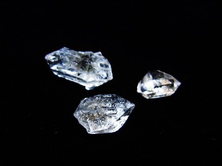 オイルインクォーツ 原石 石油入り 水晶 171-5210
