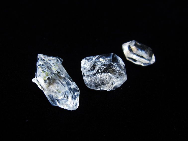 オイルインクォーツ 原石 石油入り 水晶 171-5210