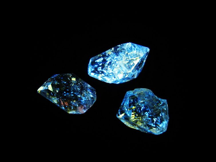 オイルインクォーツ 原石 石油入り 水晶 171-5211