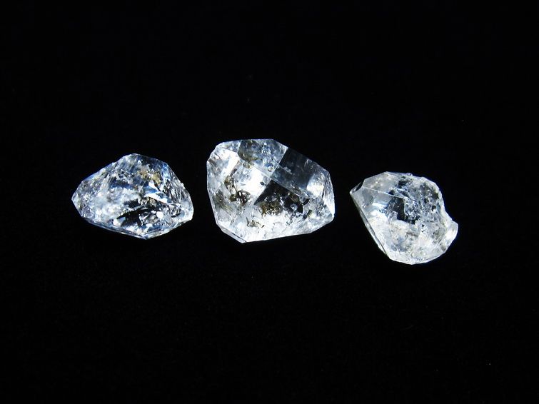 オイルインクォーツ 原石 石油入り 水晶 171-5211