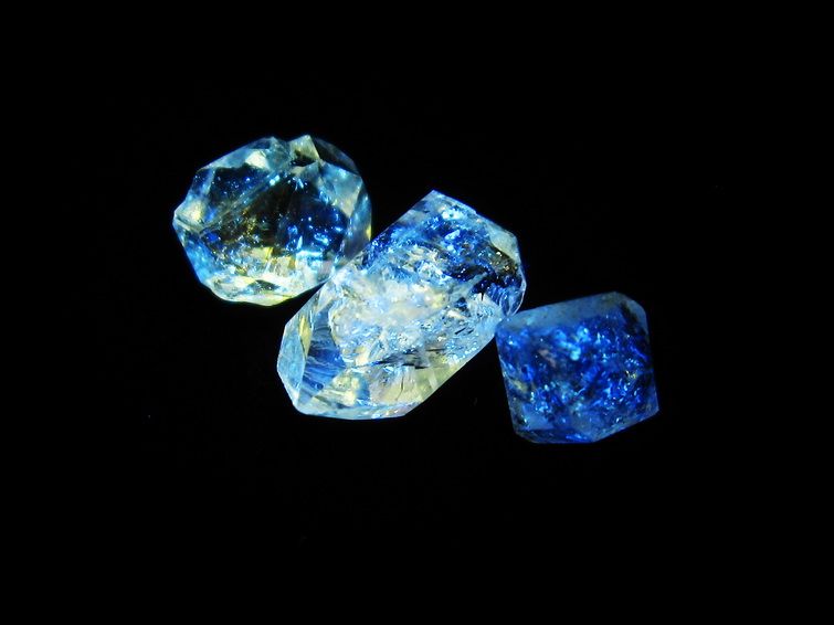 オイルインクォーツ 原石 石油入り 水晶 171-5214