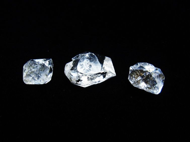 オイルインクォーツ 原石 石油入り 水晶 171-5214