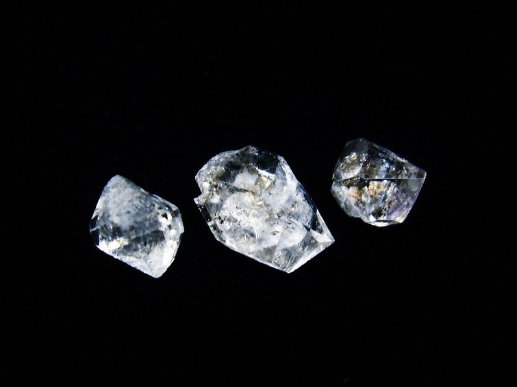 オイルインクォーツ 原石 石油入り 水晶 171-5214