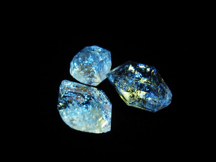 オイルインクォーツ 原石 石油入り 水晶 171-5215