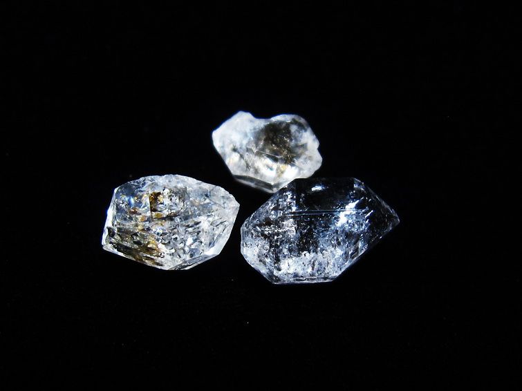 オイルインクォーツ 原石 石油入り 水晶 171-5215