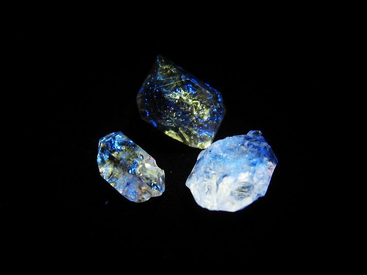 オイルインクォーツ 原石 石油入り 水晶 171-5217