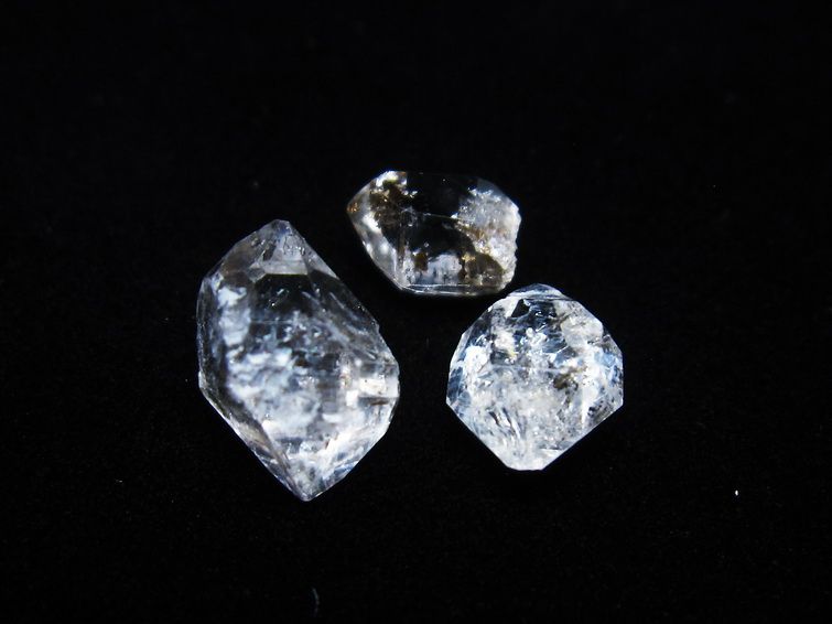 オイルインクォーツ 原石 石油入り 水晶 171-5218