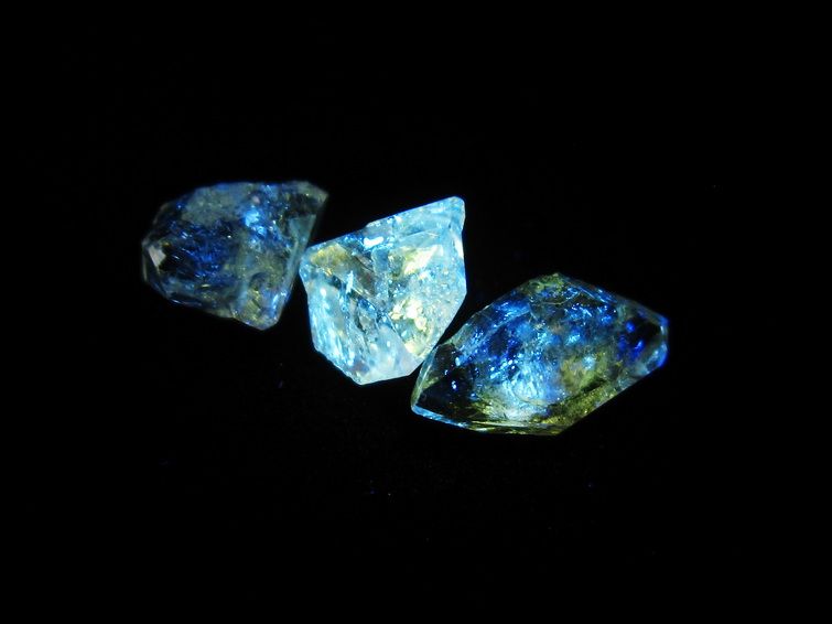 オイルインクォーツ 原石 石油入り 水晶 171-5219