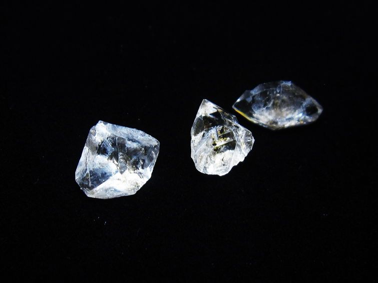 オイルインクォーツ 原石 石油入り 水晶 171-5219