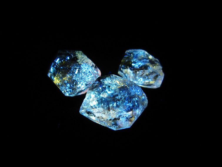 オイルインクォーツ 原石 石油入り 水晶 171-5220