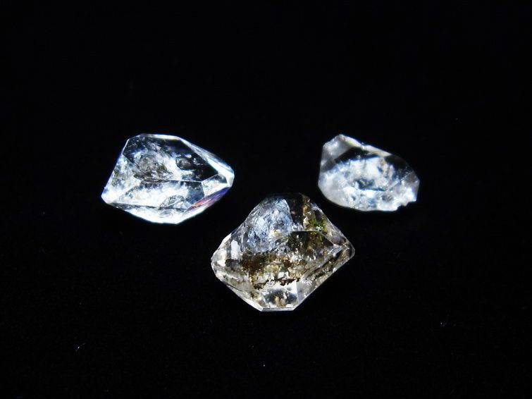 オイルインクォーツ 原石 石油入り 水晶 171-5220