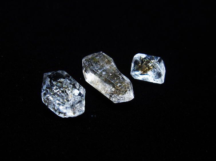 オイルインクォーツ 原石 石油入り 水晶 171-5221