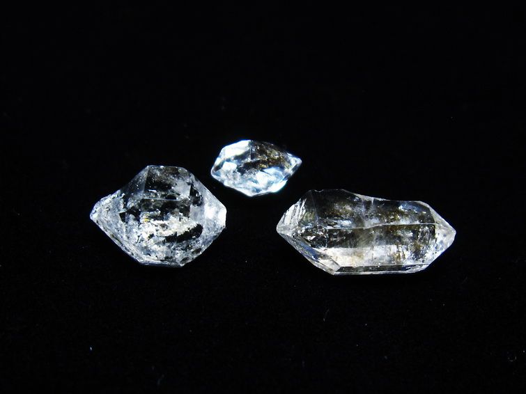 オイルインクォーツ 原石 石油入り 水晶 171-5221