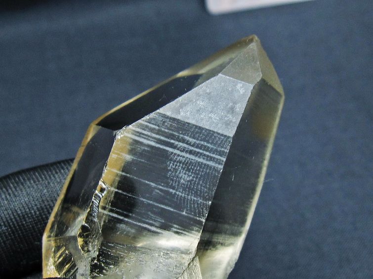 スモーキークォーツ 原石 ポイント レムリアンシード水晶 ブラジル ミナスジェライス州 コリント産 一点物 171-7453