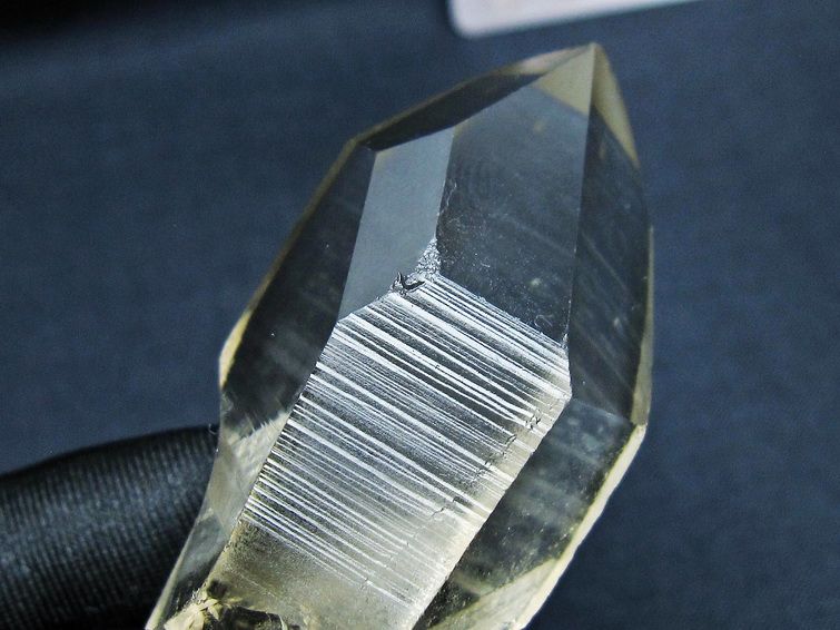 スモーキークォーツ 原石 ポイント レムリアンシード水晶 ブラジル ミナスジェライス州 コリント産 一点物 171-7453