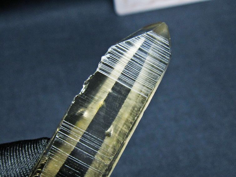 スモーキークォーツ 原石 ポイント レムリアンシード水晶 ブラジル ミナスジェライス州 コリント産 一点物 171-7456