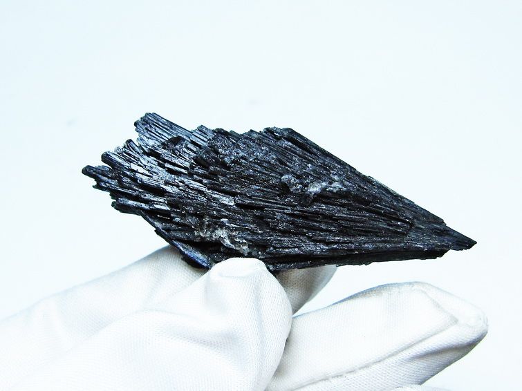 ブラック カイヤナイト 原石 一点物 171-7478