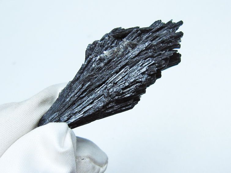 ブラック カイヤナイト 原石 一点物 171-7478