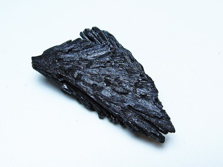 ブラック カイヤナイト 原石 一点物 171-7497