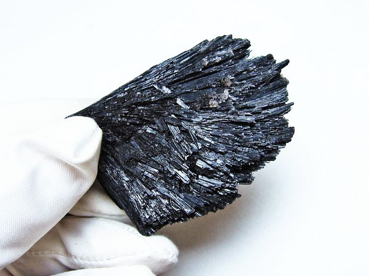 ブラック カイヤナイト 原石 一点物 171-7505