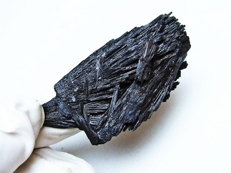 ブラック カイヤナイト 原石 一点物 171-7528
