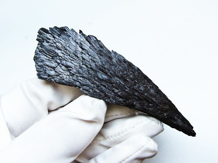 ブラック カイヤナイト 原石 一点物 171-7532