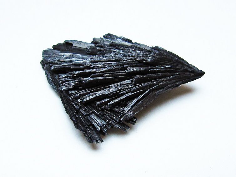 ブラック カイヤナイト 原石 一点物 171-7533