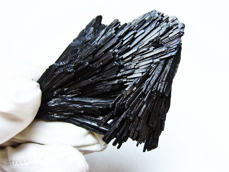 ブラック カイヤナイト 原石 一点物 171-7533