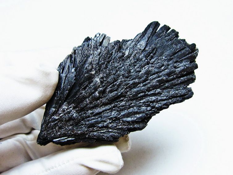 ブラック カイヤナイト 原石 一点物 171-7536