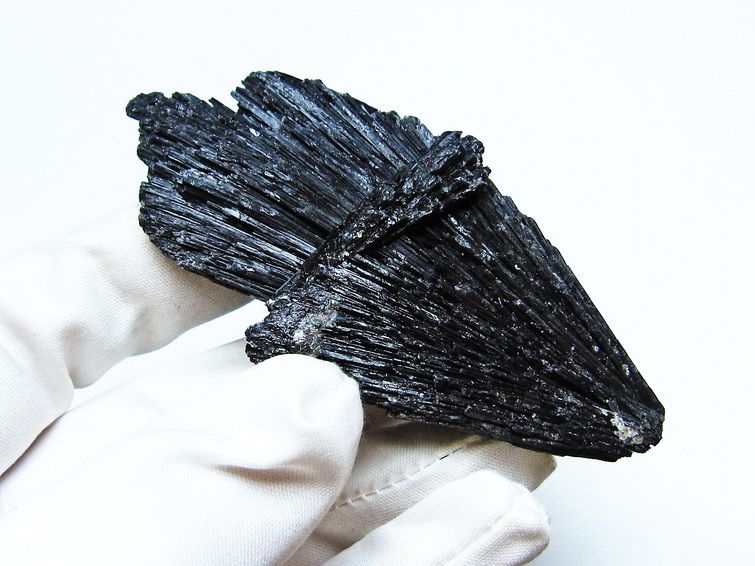 ブラック カイヤナイト 原石 一点物 171-7538