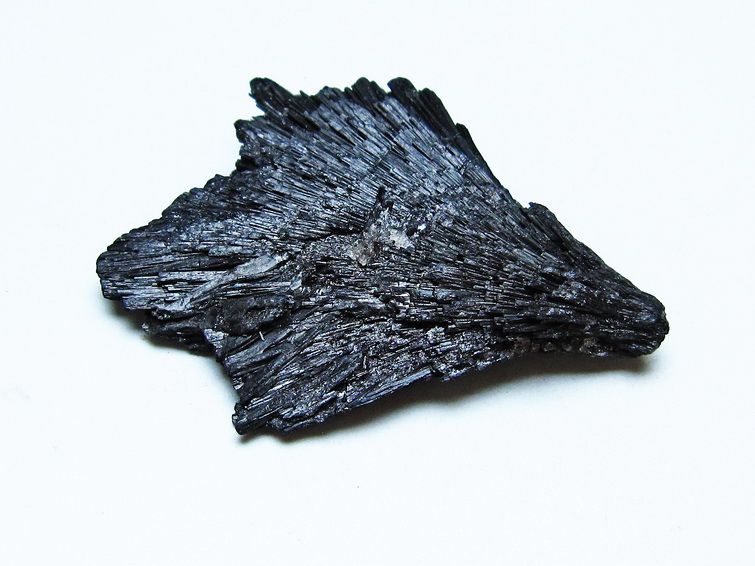 ブラック カイヤナイト 原石 一点物 171-7539