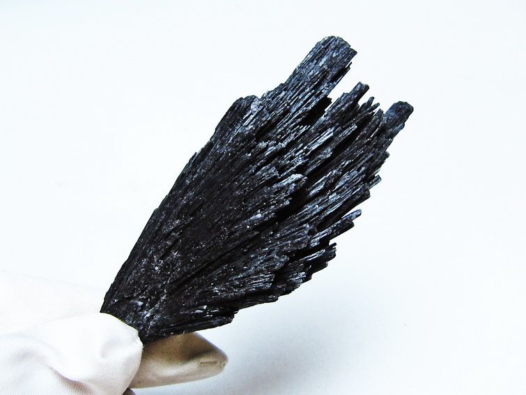 ブラック カイヤナイト 原石 一点物 171-7541