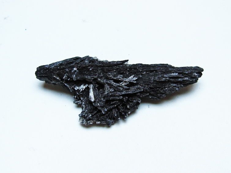 ブラック カイヤナイト 原石 一点物 171-7560