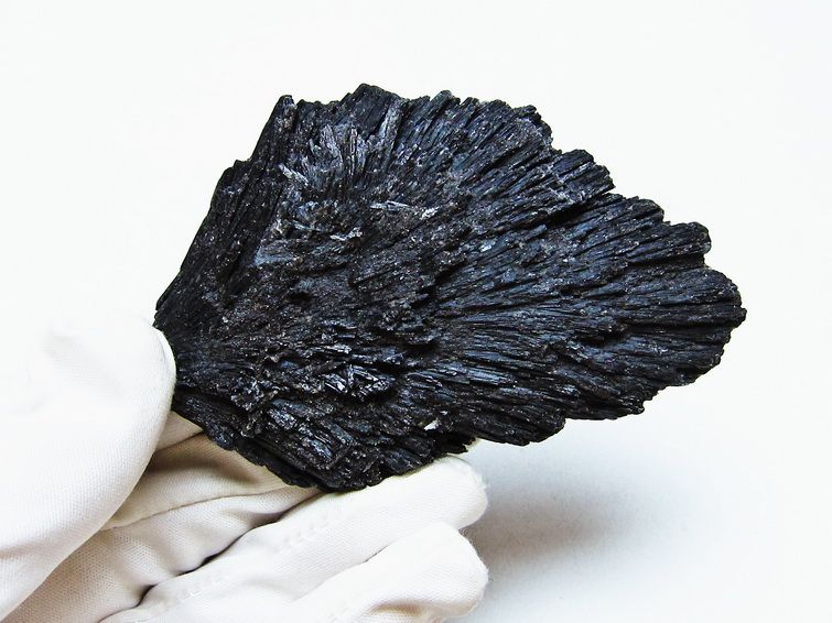 ブラック カイヤナイト 原石 一点物 171-7561