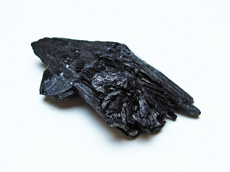 ブラック カイヤナイト 原石 一点物 171-7562