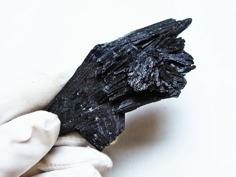 ブラック カイヤナイト 原石 一点物 171-7562