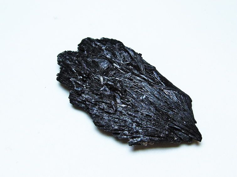 ブラック カイヤナイト 原石 一点物 171-7563