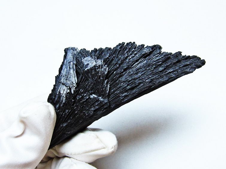 ブラック カイヤナイト 原石 一点物 171-7567