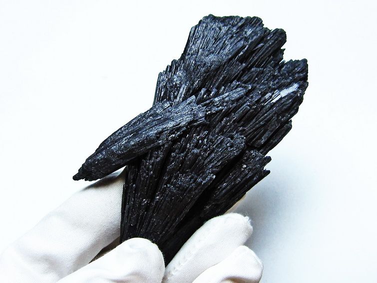 ブラック カイヤナイト 原石 一点物 171-7570