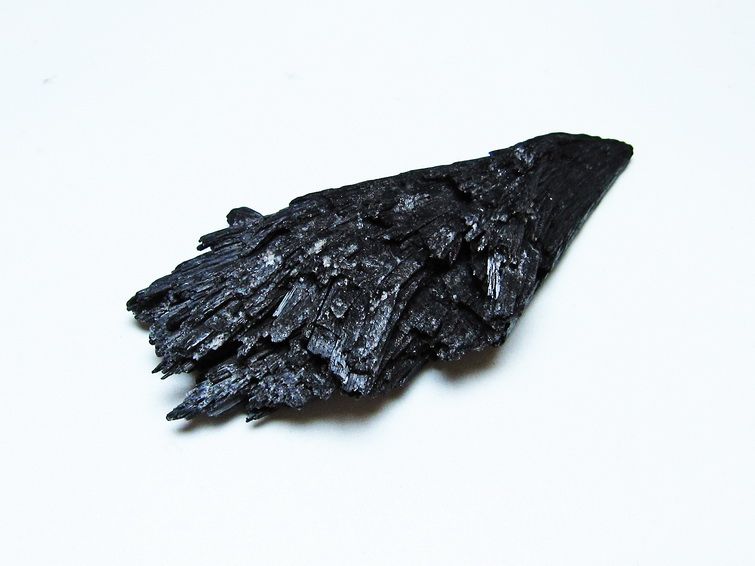 ブラック カイヤナイト 原石 一点物 171-7576