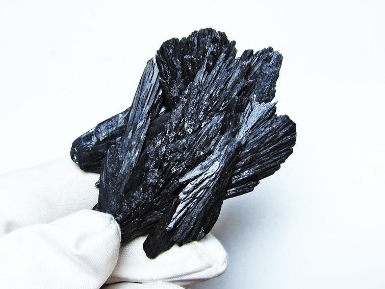 ブラック カイヤナイト 原石 一点物 171-7600