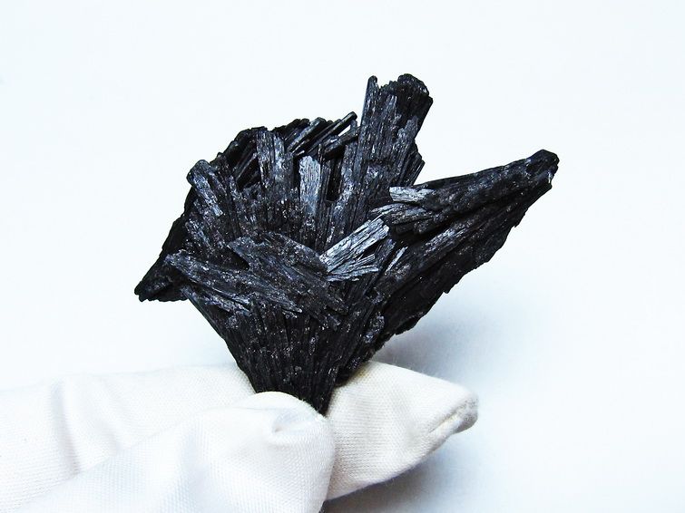 ブラック カイヤナイト 原石 一点物 171-7607