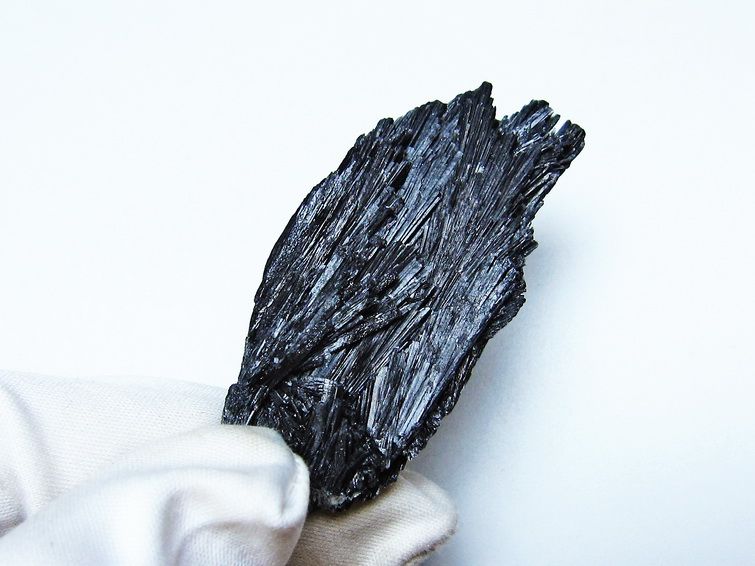 ブラック カイヤナイト 原石 一点物 171-7610