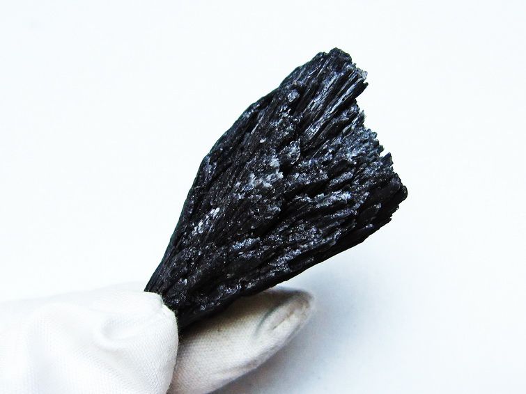 ブラック カイヤナイト 原石 一点物 171-7612