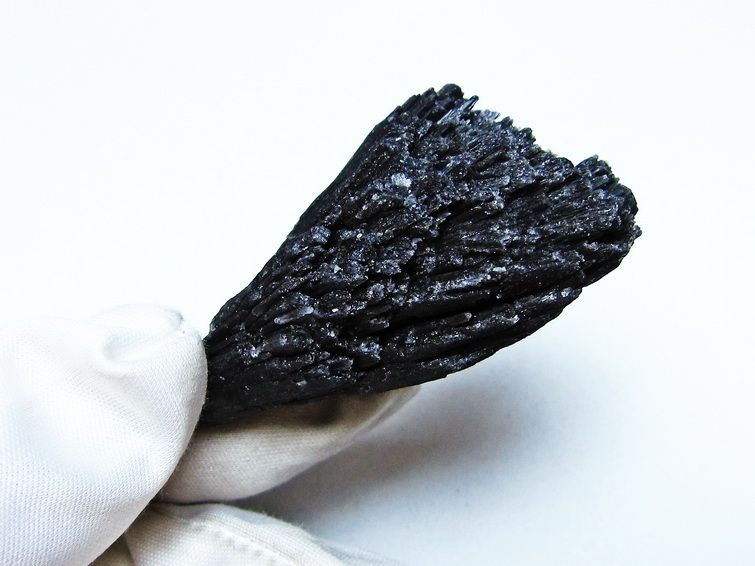 ブラック カイヤナイト 原石 一点物 171-7612