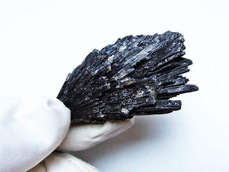 ブラック カイヤナイト 原石 一点物 171-7613