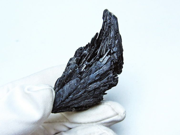 ブラック カイヤナイト 原石 一点物 171-7614